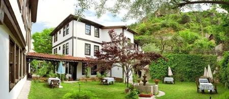 Uğurlu Konakları