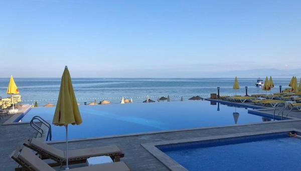 Alinn Hotel & Beach