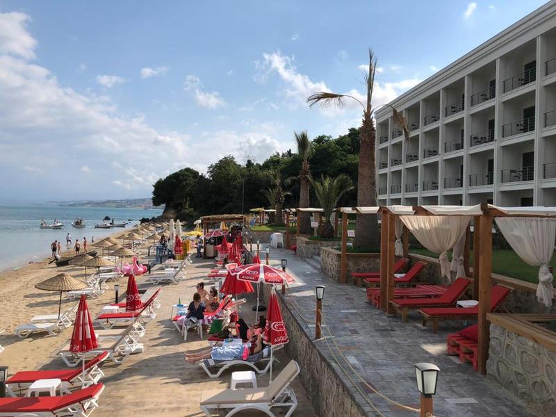 Alinn Hotel & Beach