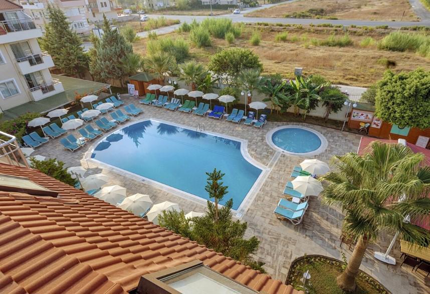 Risus Hotel Side