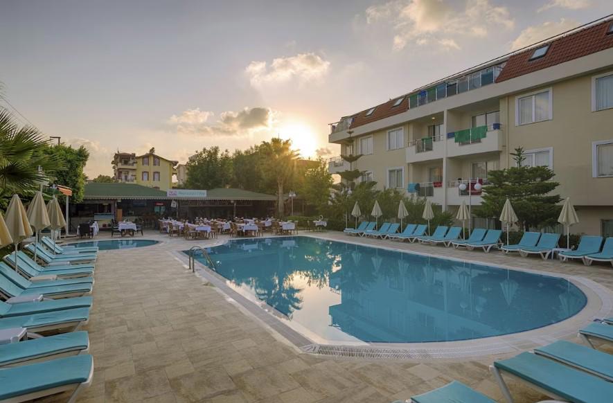 Risus Hotel Side