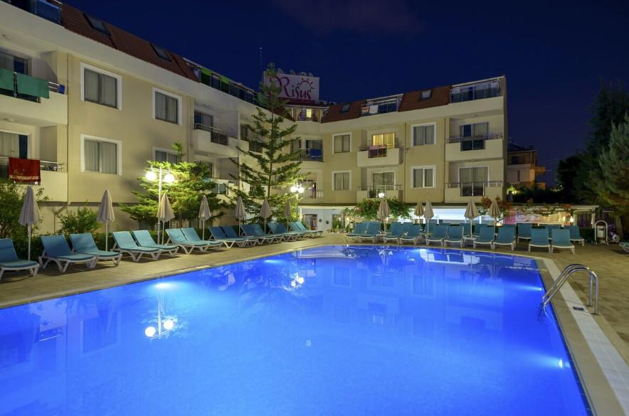 Risus Hotel Side