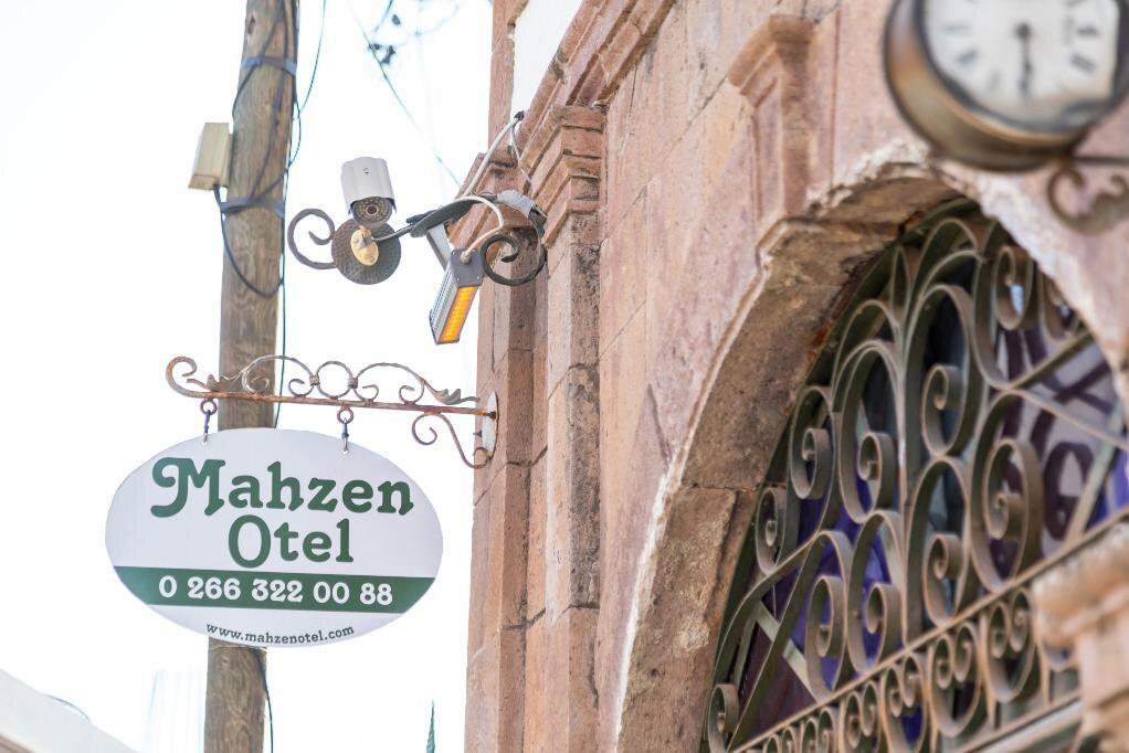 Mahzen Otel