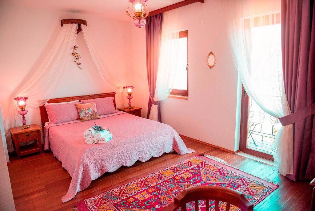 Alesta Hotel