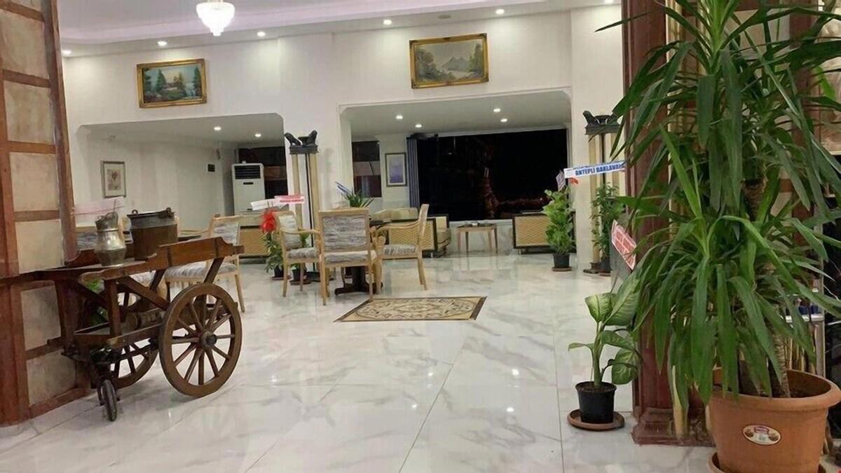 Taş Saray Bardakçı Hotel