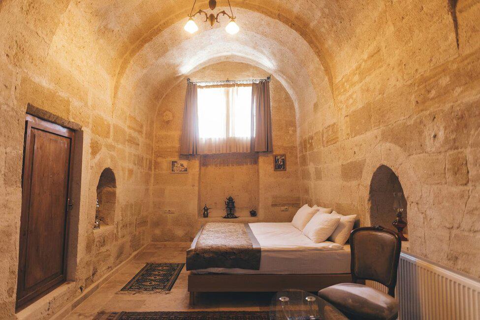 Kapalos Cave Suites