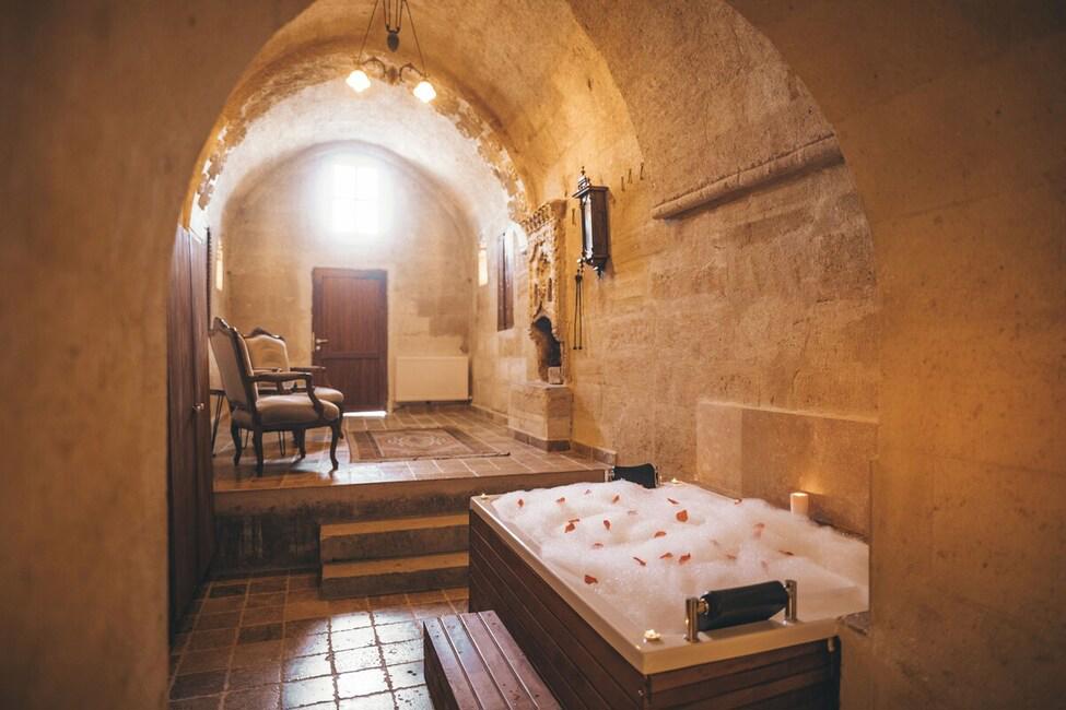 Kapalos Cave Suites