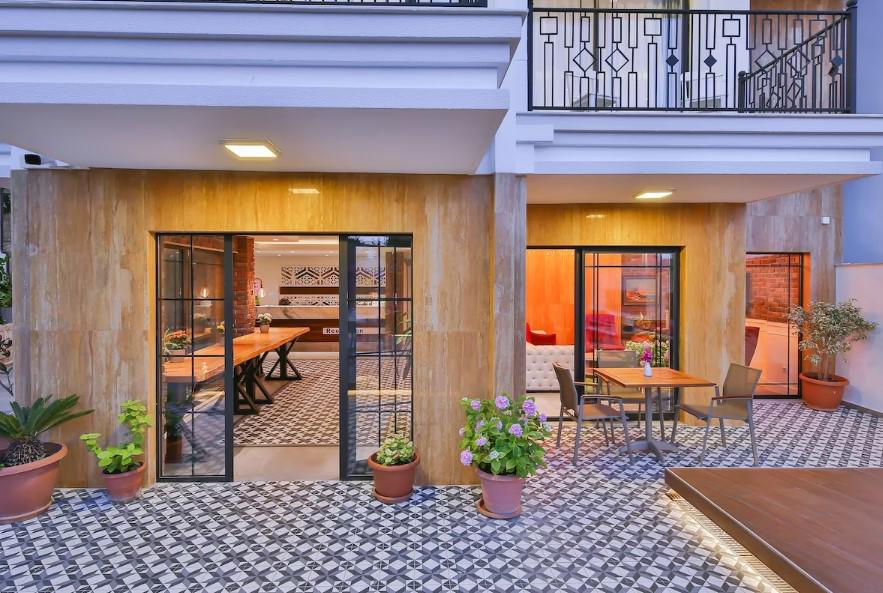 Lale Hotel