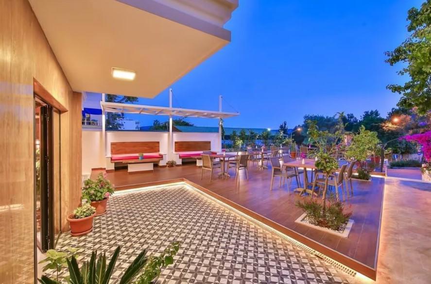 Lale Hotel
