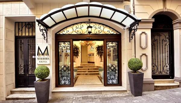 Mirrors Hotel