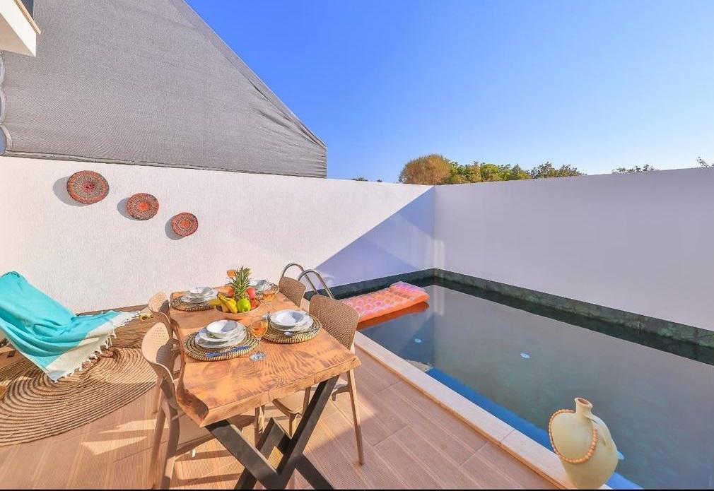 Villa Ay