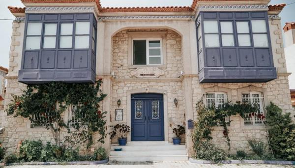 Alaçatı Mor Salkım Konağı