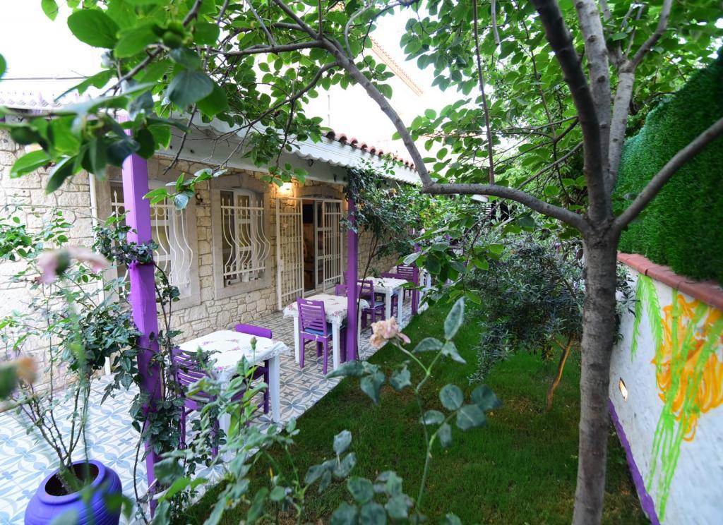 Alaçatı Mor Salkım Konağı