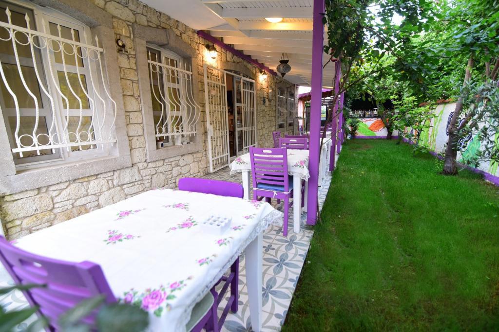 Alaçatı Mor Salkım Konağı