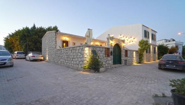 Pom Alaçatı