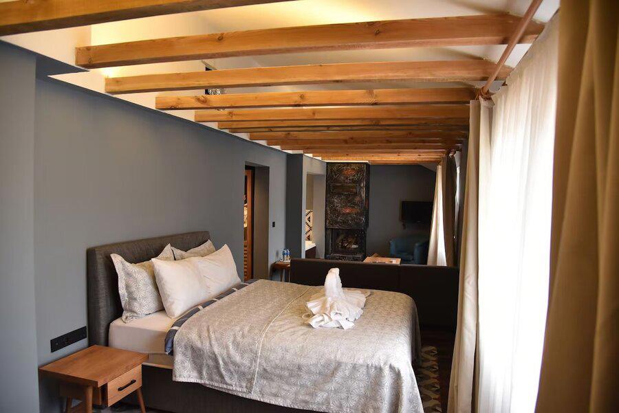 Adess Hotel