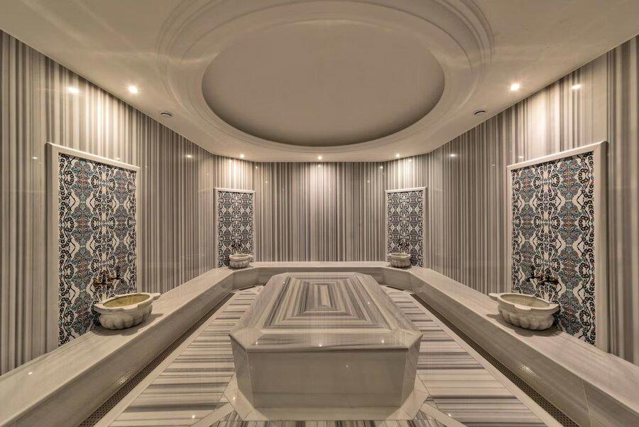 Land Park Hotel