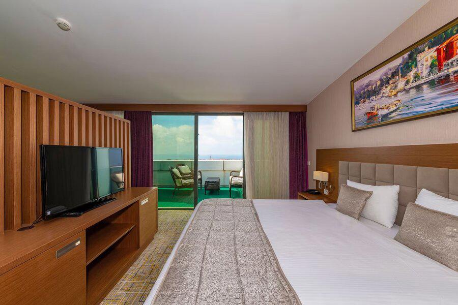 Land Park Hotel