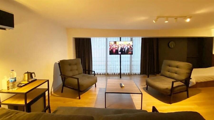 Casa Rosso Suite Hotel