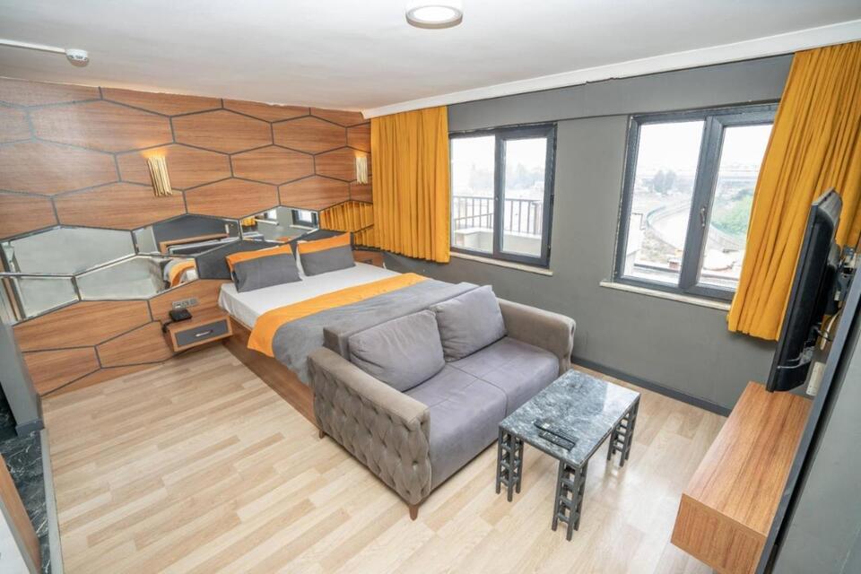 216 F&B Suites