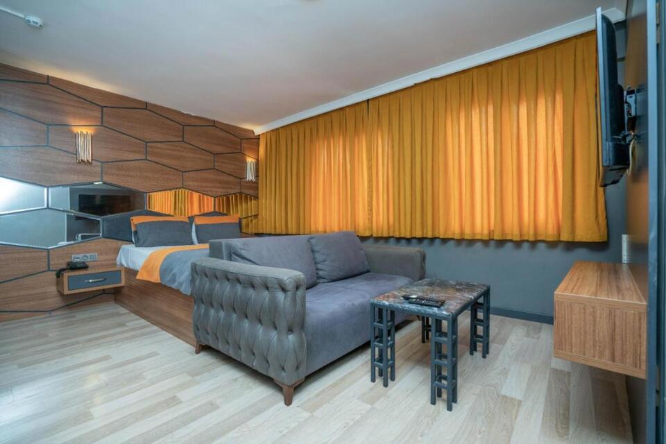 216 F&B Suites