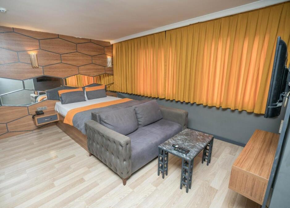 216 F&B Suites