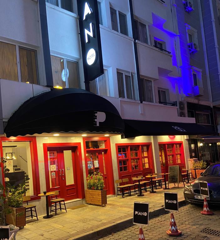 Piano Hotel