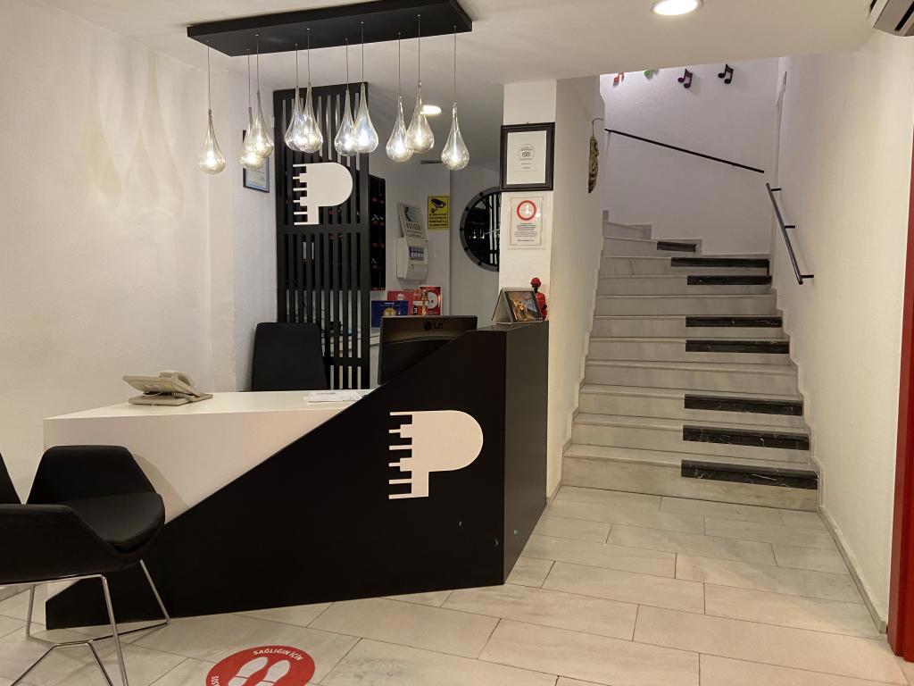 Piano Hotel