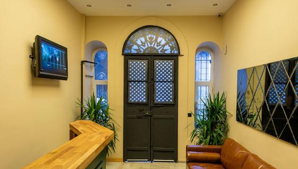 Aram Kerasi Rooms