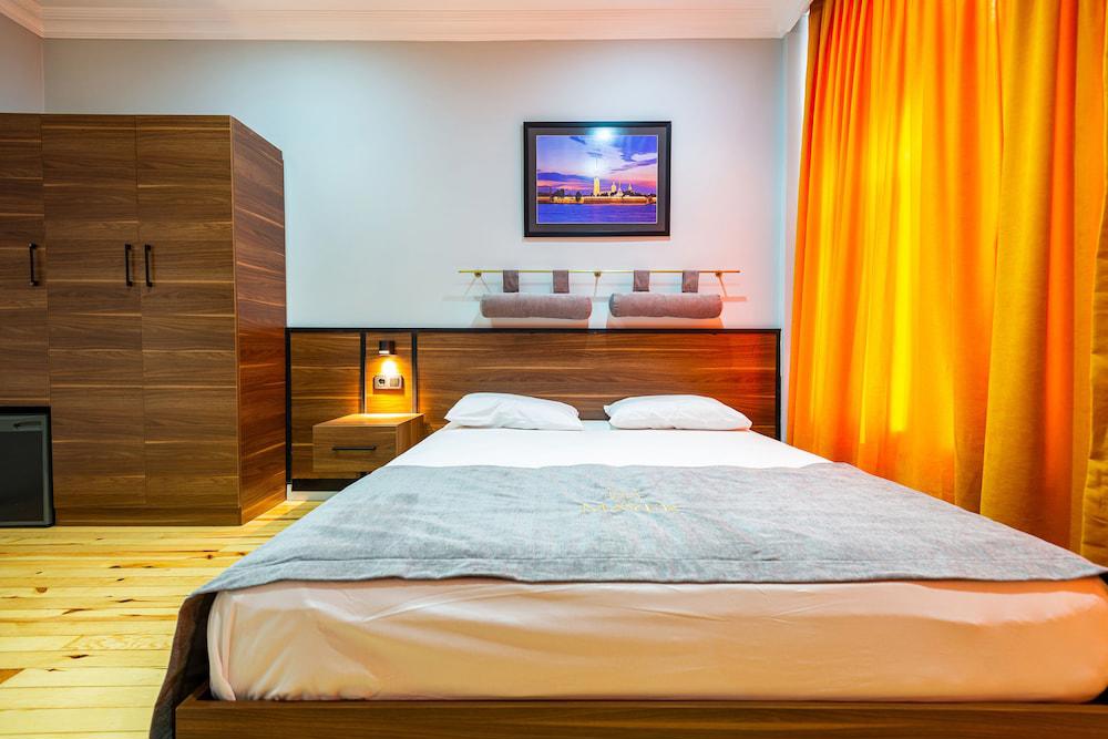 Aram Kerasi Rooms