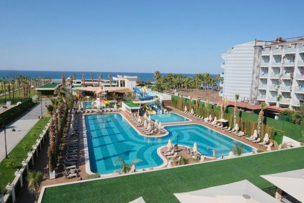 Serenity Queen Hotel