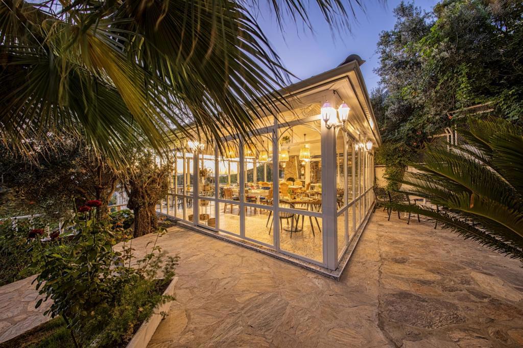 Apa Mountain Lodge