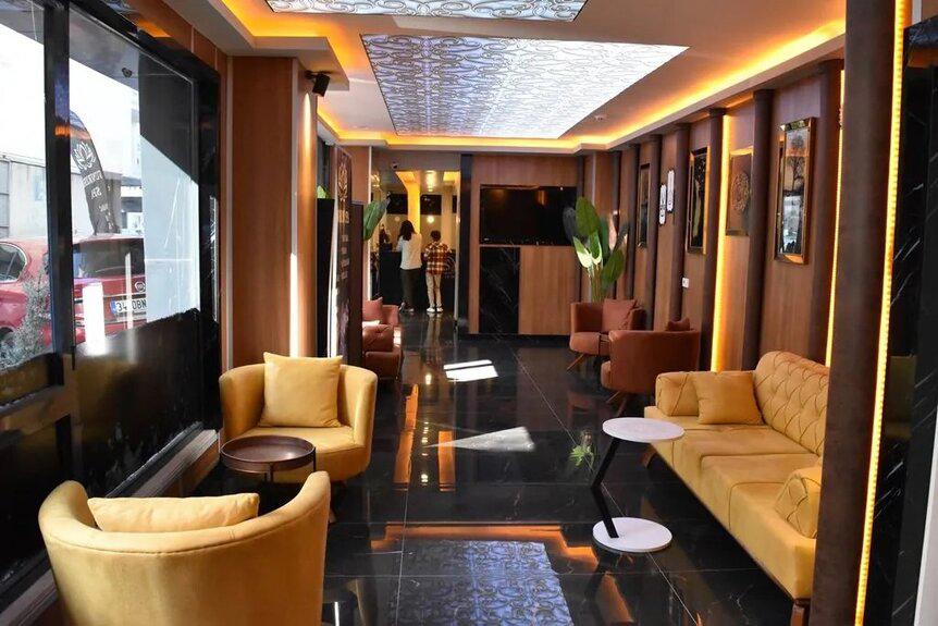 Big Life Suit Hotel