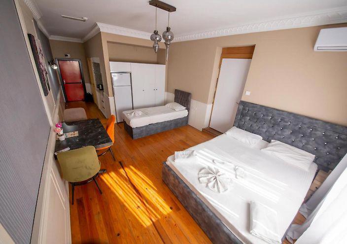 Royal Garden Suite And Hotel