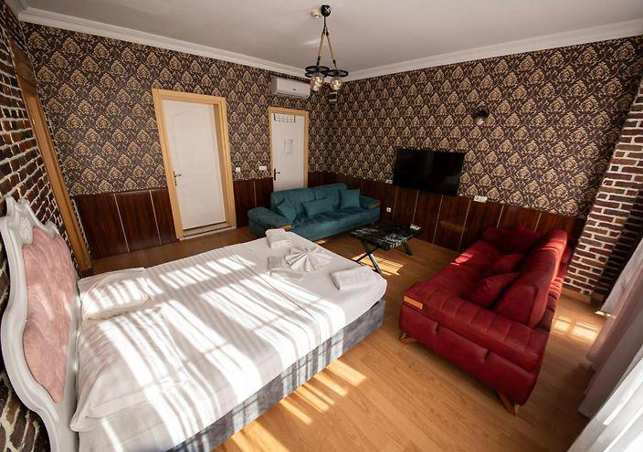 Royal Garden Suite And Hotel