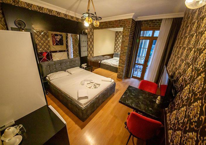 Royal Garden Suite And Hotel
