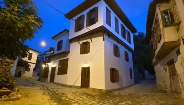 Aycan Hanım Konağı