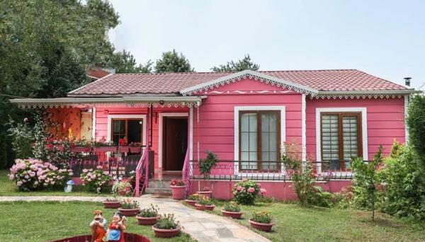 Masukiye Pink House Bungalow