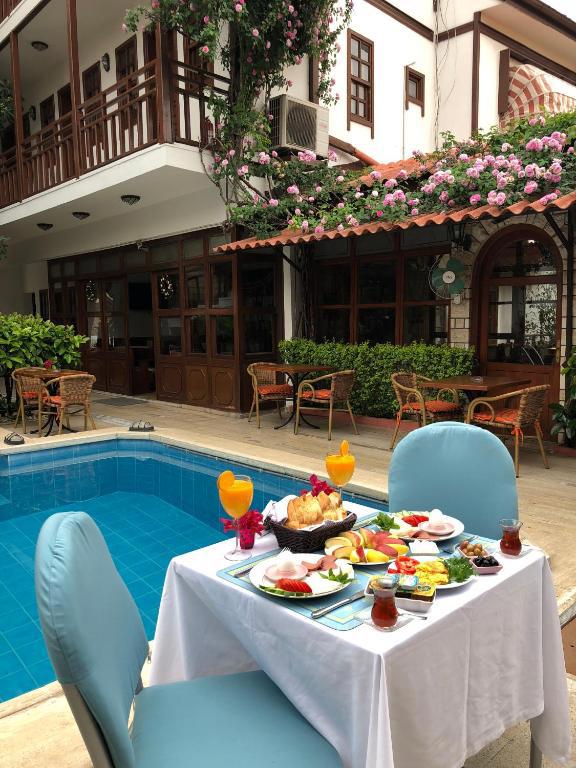 Karyatit Hotel Kaleiçi