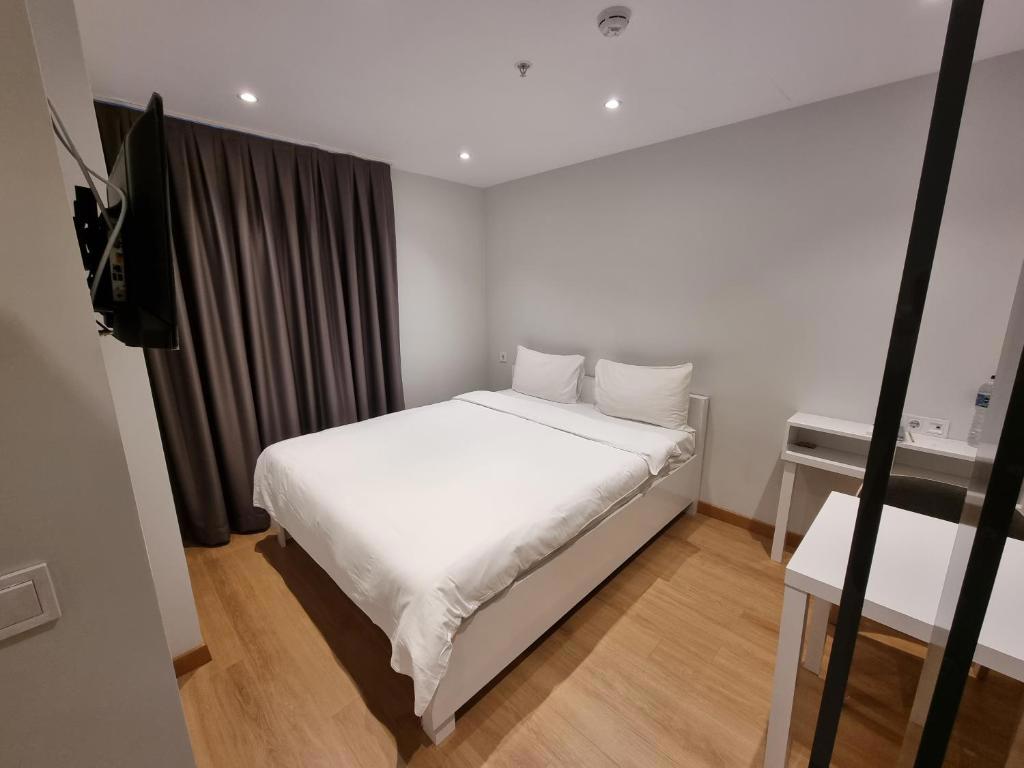 10M2 Hotel