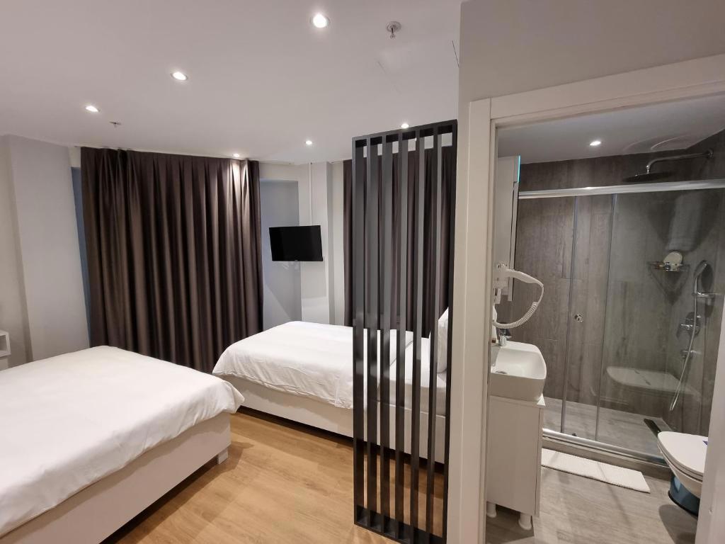 10M2 Hotel