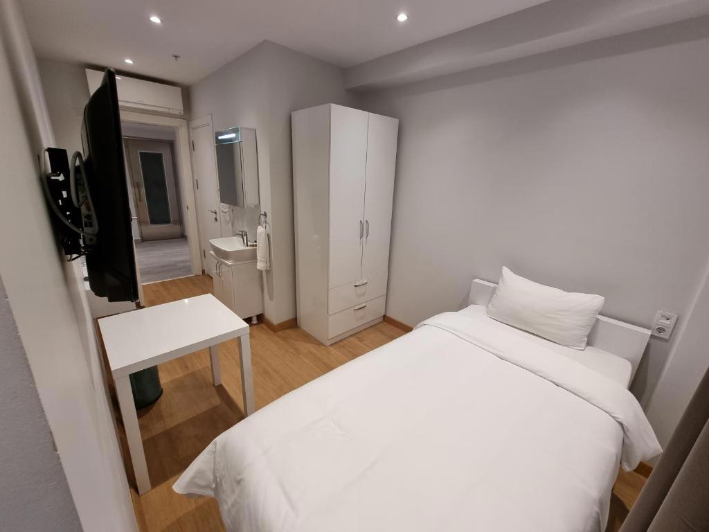 10M2 Hotel