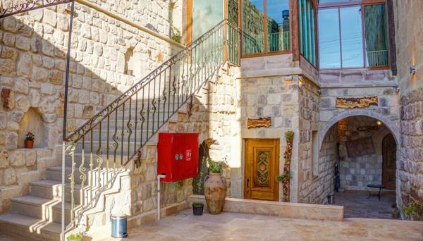 Calypso Cave Suites