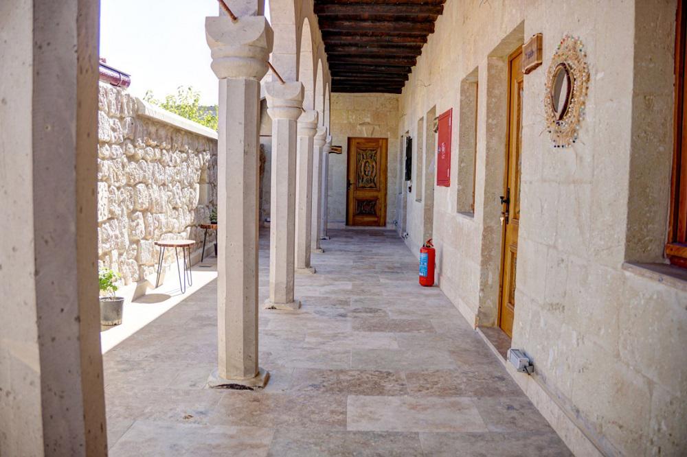 Calypso Cave Suites