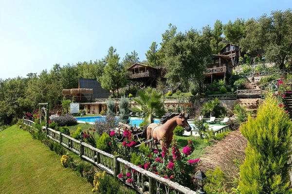 Botanik Göl Evleri