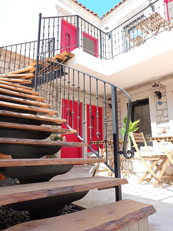 Alaçatı Otel Lalasa