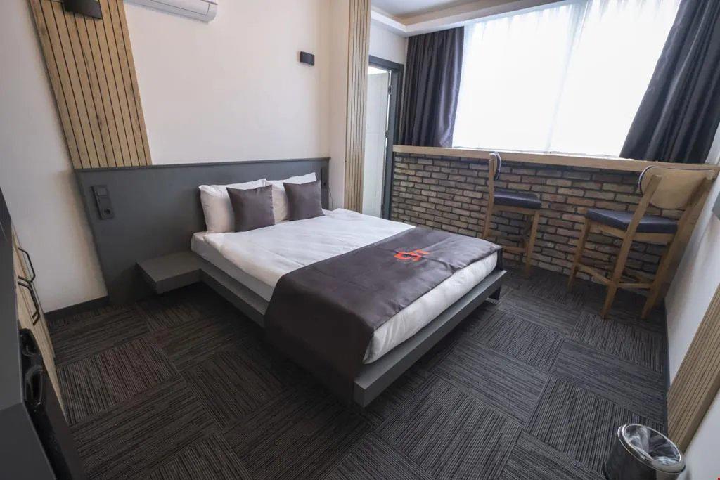 Dewy Hotel