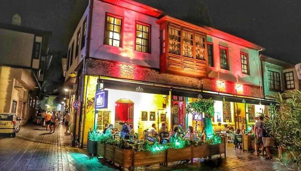 Lords Hostel & Pub