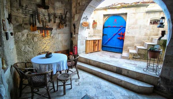 Patiska Cave House