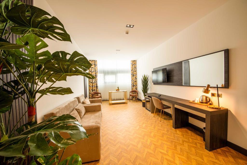 V Center Hotel